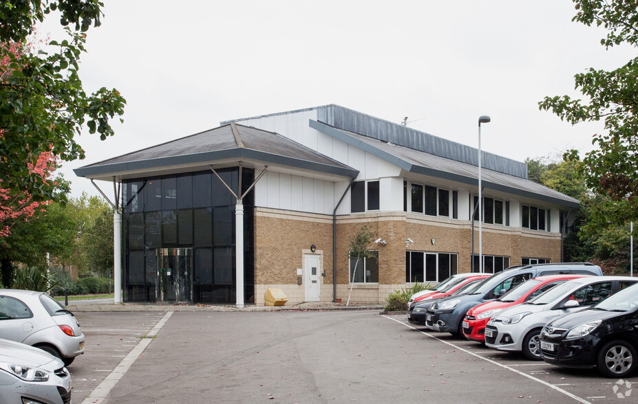 Addlestone Rd, Addlestone à louer - Photo de l’immeuble – Image 1 sur 4