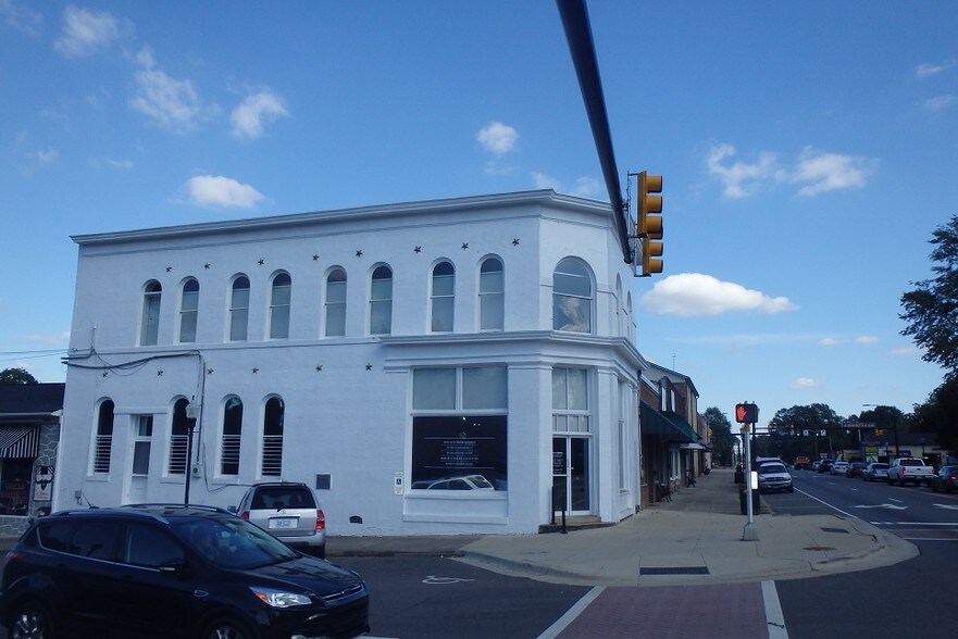 146-148 W Trade St, Dallas, NC à louer - Photo de l’immeuble – Image 3 sur 5