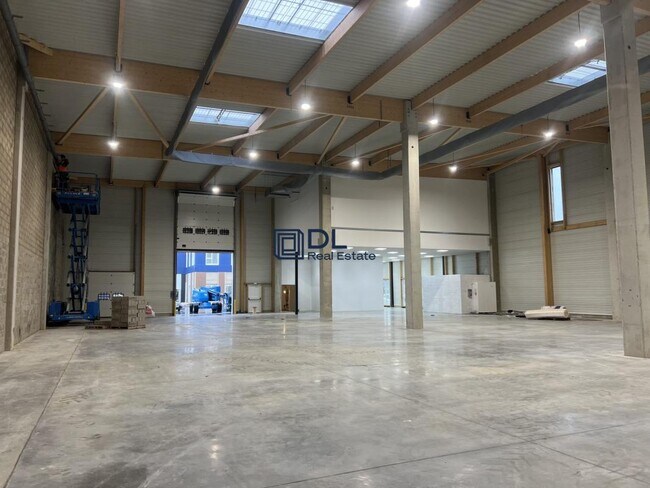 Plus de détails pour Industriel/Logistique à louer