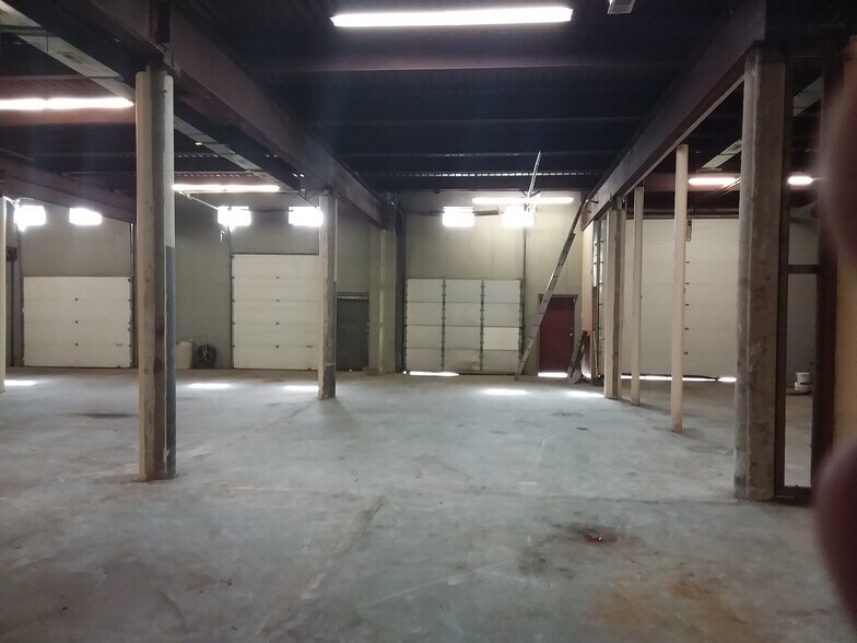 195 W Newberry Rd, Bloomfield, CT à vendre - Photo de l’immeuble – Image 3 sur 8