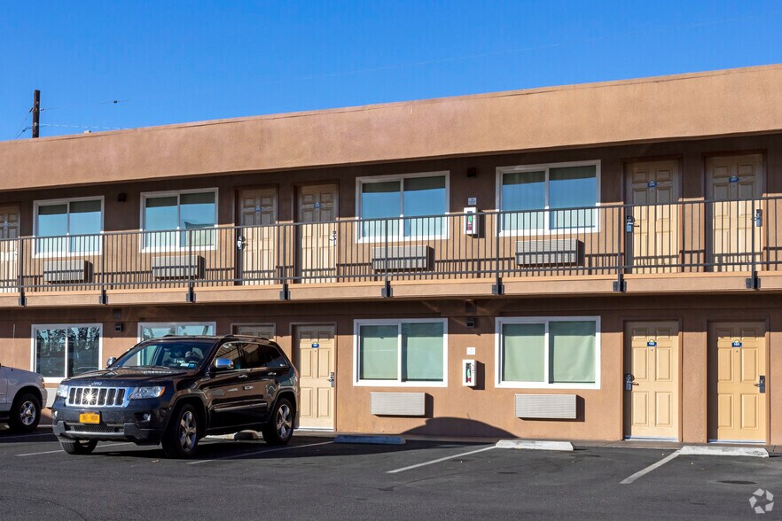 6090 N Blackstone Ave, Fresno, CA à vendre - Photo de l’immeuble – Image 3 sur 30