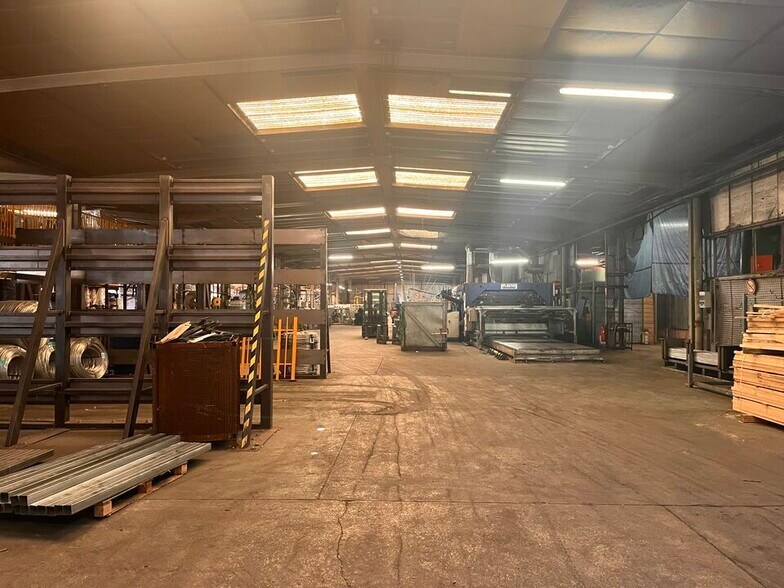 Industriel/Logistique dans Brignoles à louer - Photo intérieure – Image 3 sur 4