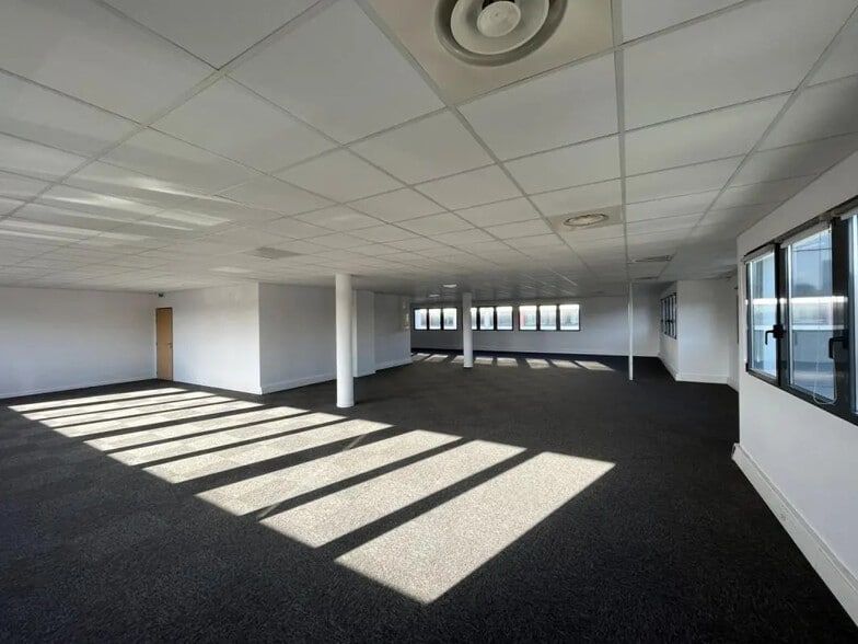 275 Boulevard Marcel Paul, Saint-Herblain à louer - Photo de l’immeuble – Image 3 sur 7