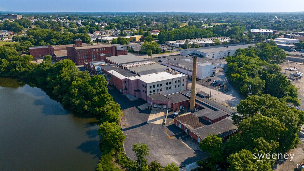727 School St, Pawtucket, RI à louer - Photo de l’immeuble – Image 2 sur 6