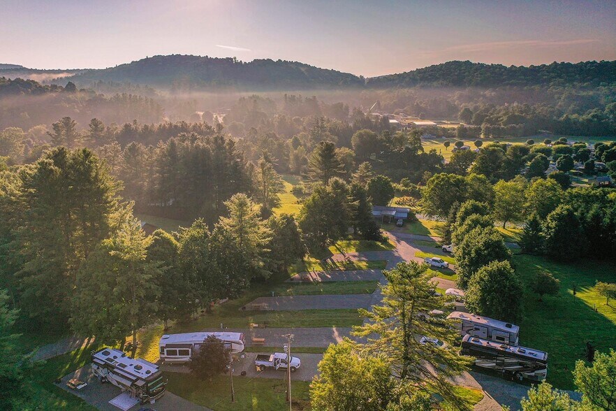 3085 Linville Falls Hwy, Newland, NC à vendre - Autre – Image 2 sur 19
