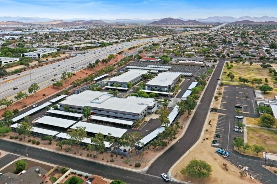 2002 W Wahalla Ln, Phoenix, AZ à louer - Photo de l’immeuble – Image 2 sur 12