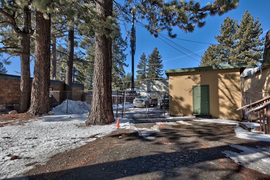 2087 James ave, South Lake Tahoe, CA à vendre - Photo de l’immeuble – Image 3 sur 10