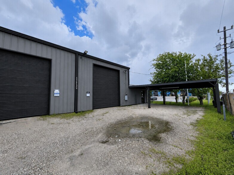 1812 W D St, La Porte, TX à louer - Photo de l’immeuble – Image 2 sur 10