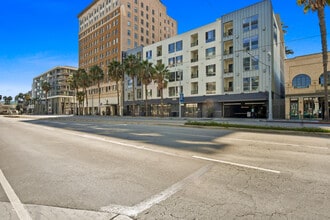 210 E 3rd St, Long Beach, CA à louer Photo intérieure– Image 1 sur 6