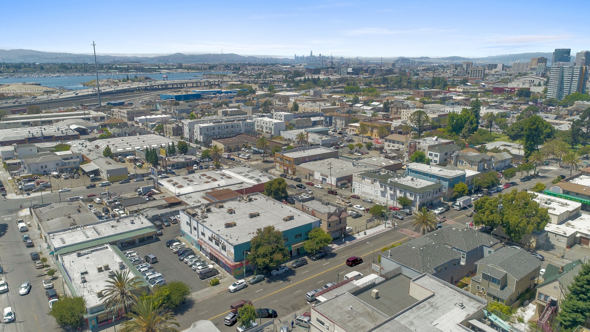 821-839 International Blvd, Oakland, CA à vendre Photo principale– Image 1 sur 6