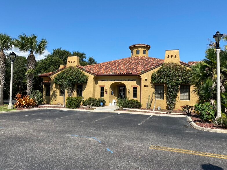 6032 N Wickham Rd, Melbourne, FL à louer - Photo de l’immeuble – Image 2 sur 6