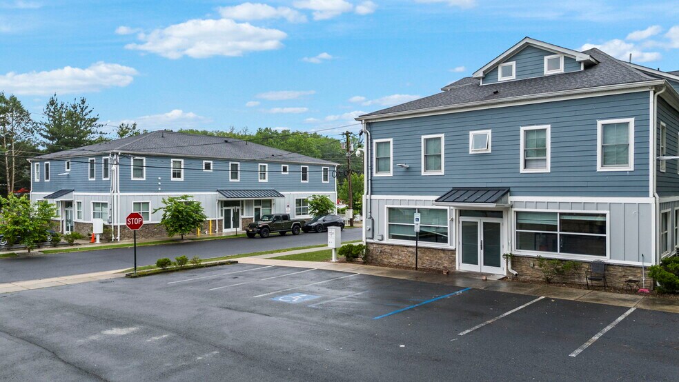College Portfolio near TCNJ portefeuille de 2 biens à vendre sur LoopNet.fr - Photo principale – Image 1 sur 53