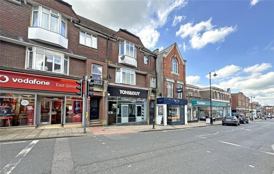 14-16 London Rd, East Grinstead à vendre - Photo de l’immeuble – Image 2 sur 10