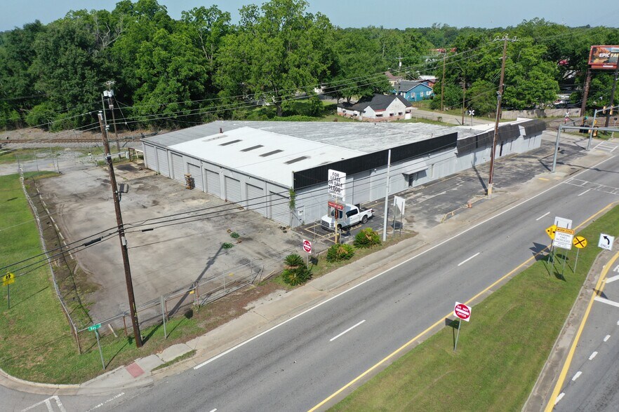 3237 W Bay St, Savannah, GA à louer - Photo de l’immeuble – Image 2 sur 14