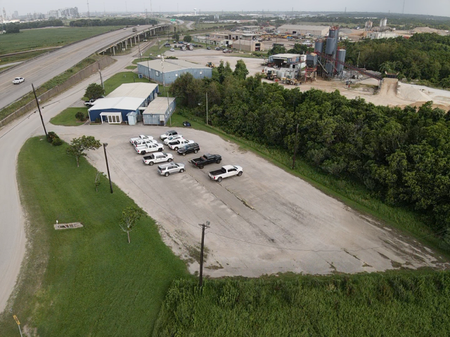 6918 E Highway 332, Freeport, TX à louer - Photo de l’immeuble – Image 3 sur 8