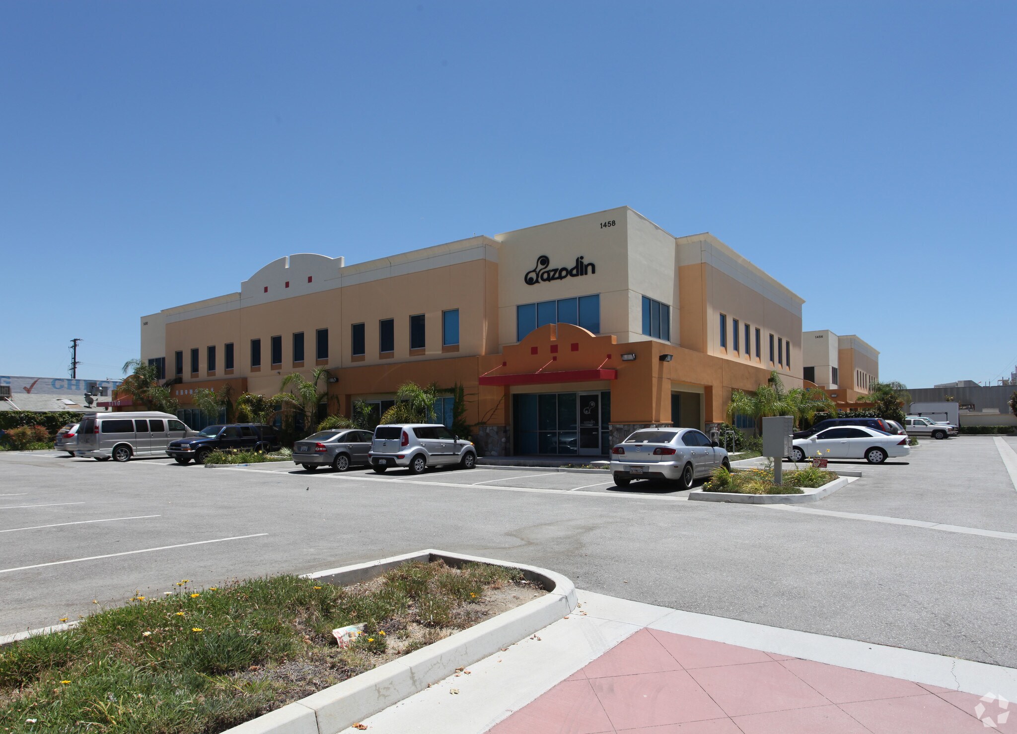 1450-1458 W Holt Ave, Pomona, CA à louer Photo principale– Image 1 sur 12
