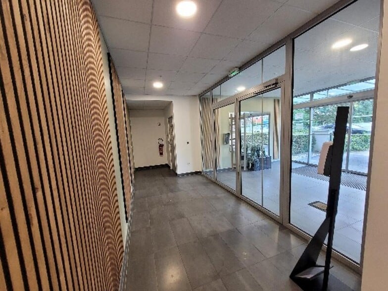 11 Boulevard Archimède, Champs-sur-Marne à louer - Hall d’entrée – Image 3 sur 4