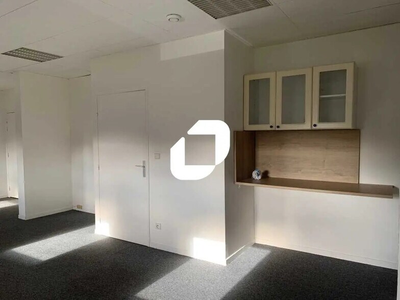 Bureau dans Saint-Germain-en-Laye à louer - Photo de l’immeuble – Image 3 sur 9