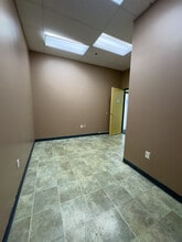 68718 E Palm Canyon Dr, Cathedral City, CA à louer Photo intérieure– Image 2 sur 4