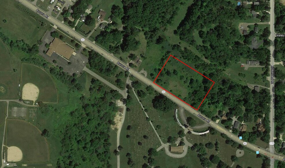 26575 Aurora Rd, Bedford Heights, OH à vendre - Aérien – Image 1 sur 14