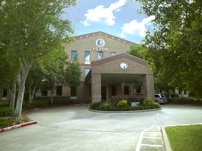 15200 Southwest Fwy, Sugar Land, TX à louer - Photo principale – Image 1 sur 38