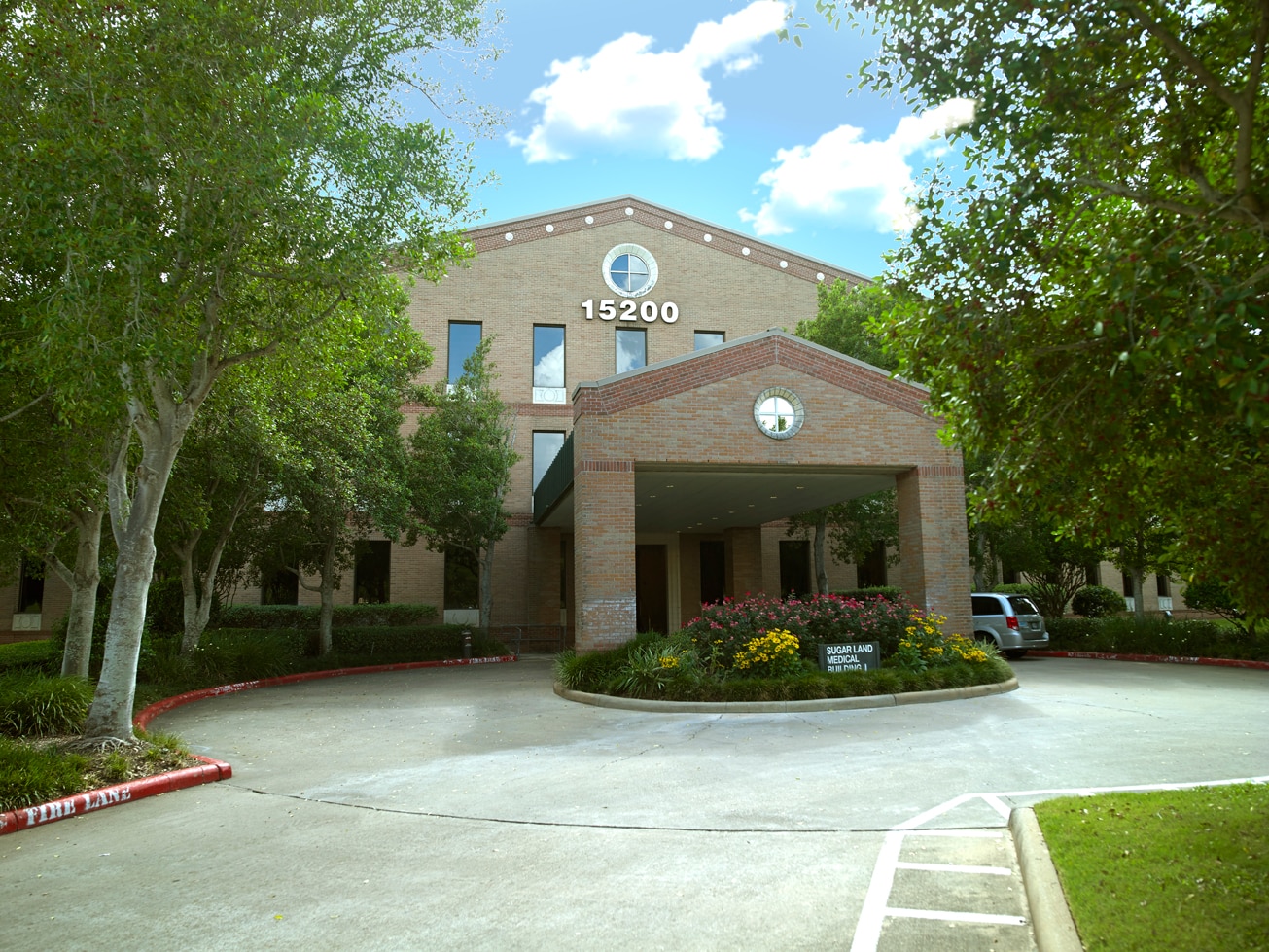 15200 Southwest Fwy, Sugar Land, TX à louer Photo principale– Image 1 sur 39
