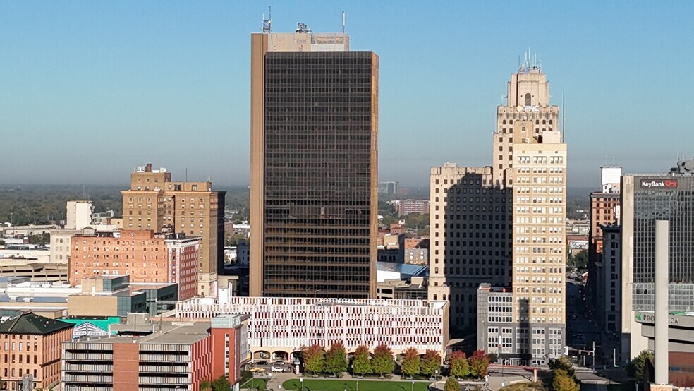200 N Saint Clair St, Toledo, OH à louer - Photo de l’immeuble – Image 1 sur 11