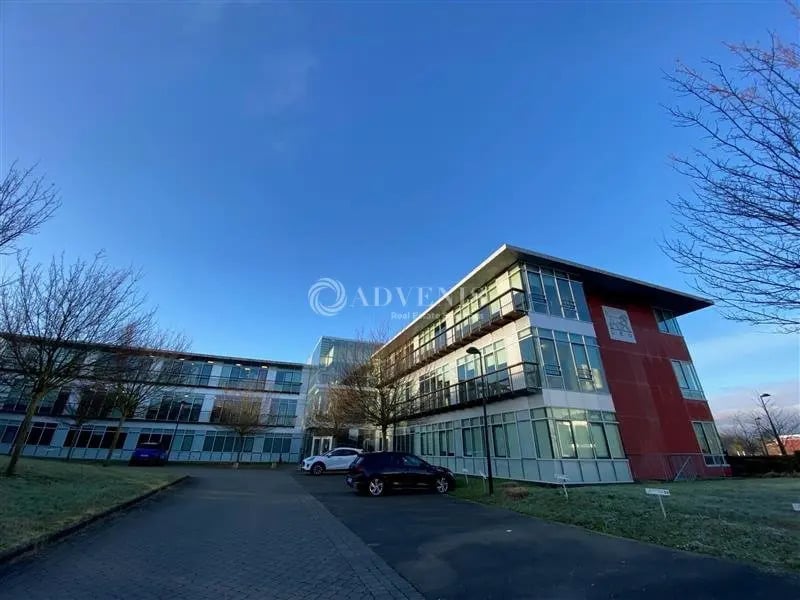 Bureau dans Voisins-le-Bretonneux à louer Photo de l’immeuble– Image 1 sur 8