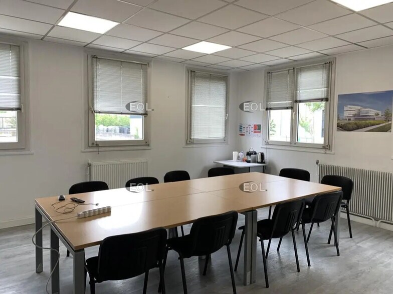 Industriel/Logistique dans Thiais à louer - Photo de l’immeuble – Image 2 sur 8