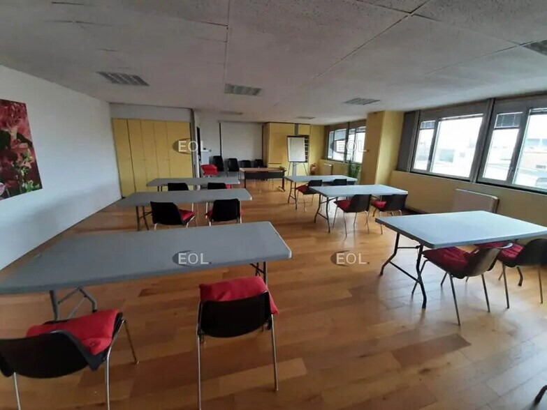 Bureau dans Vitry-sur-Seine à vendre - Photo de l’immeuble – Image 3 sur 6