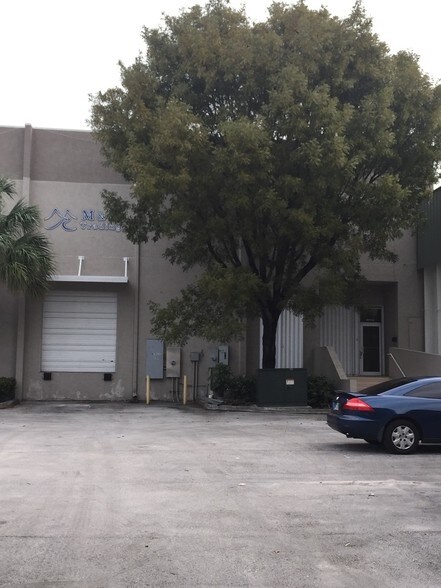 3011 NW 75th Ave, Miami, FL à louer - Photo principale – Image 1 sur 10