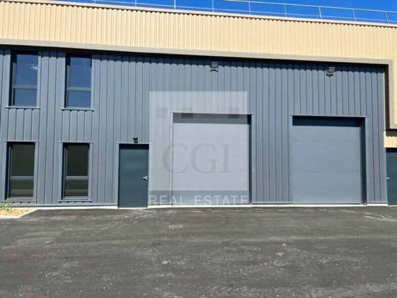 Local d’activités dans Genay à louer - Photo de l’immeuble – Image 2 sur 12