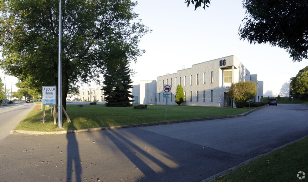 86 Boul des Entreprises, Boisbriand, QC à vendre - Photo de l’immeuble – Image 1 sur 5