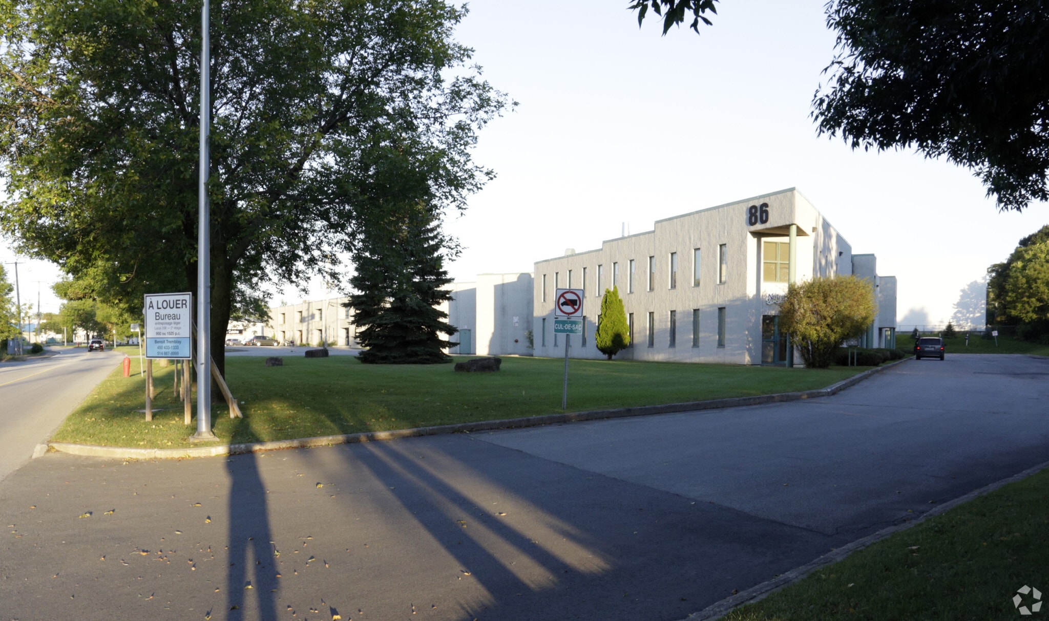 86 Boul des Entreprises, Boisbriand, QC à louer Photo principale– Image 1 sur 6