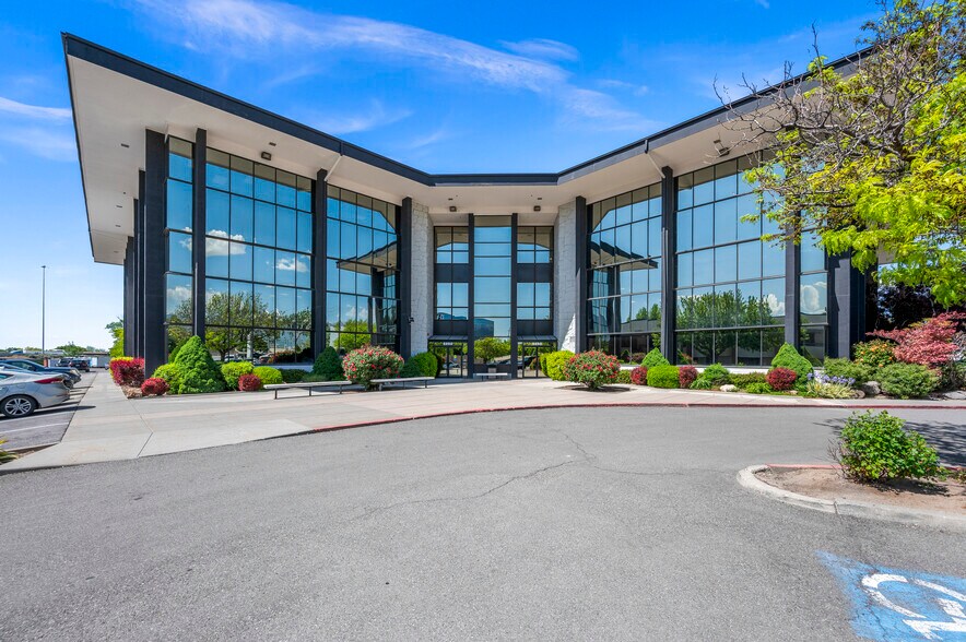 5250 Commerce Dr, Salt Lake City, UT à louer - Photo de l’immeuble – Image 2 sur 4