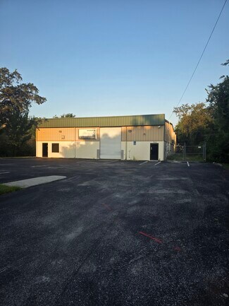 Plus de détails pour 7753 Rutillio Ct, New Port Richey, FL - Industriel/Logistique à louer