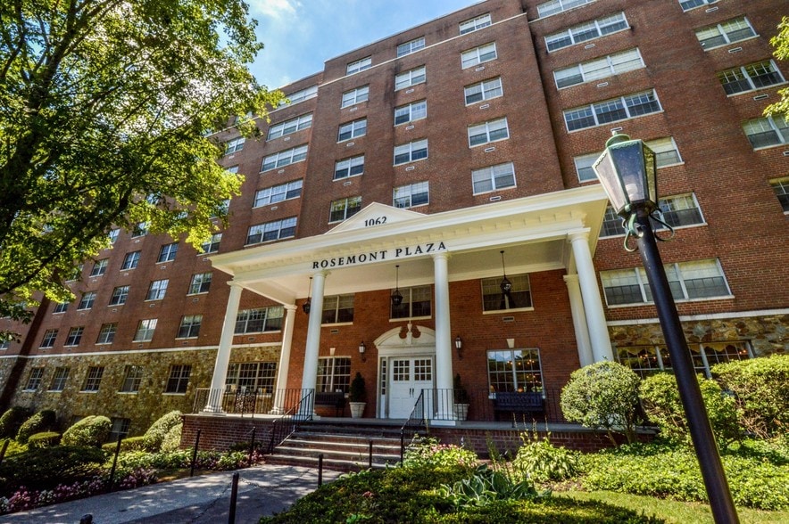 1062 E Lancaster Ave, Bryn Mawr, PA à louer - Photo principale – Image 1 sur 30