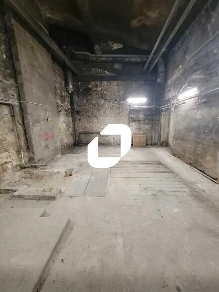 Local d’activités dans Saint-Denis à louer - Photo de l’immeuble – Image 2 sur 11