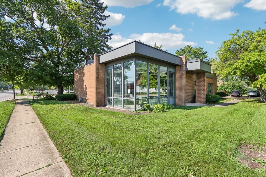 530 N McLean Blvd, Elgin, IL à vendre - Photo de l’immeuble – Image 1 sur 20