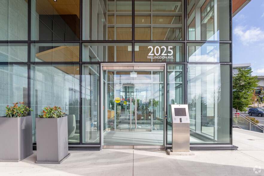 2025 Willingdon Av, Burnaby, BC à louer - Photo de l’immeuble – Image 3 sur 8
