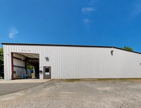 6512 Chapel Hill Rd, Raleigh, NC à louer Photo de l’immeuble– Image 1 sur 4
