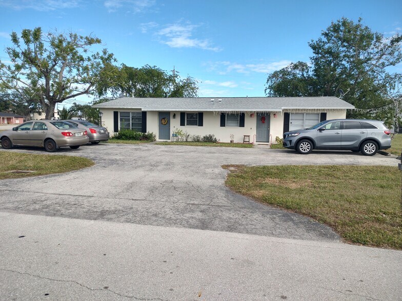 Cape Coral Multi-family Portfolio portefeuille de 3 biens à vendre sur LoopNet.fr - Photo de l’immeuble – Image 2 sur 11