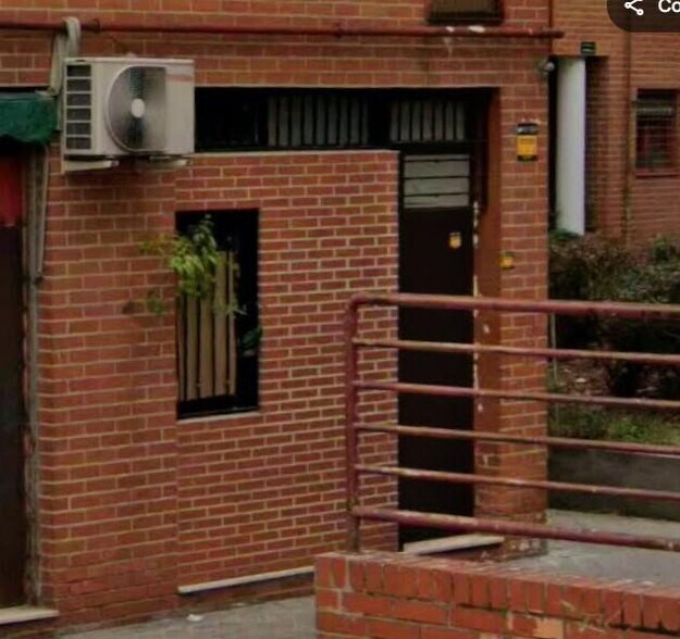 Immeuble residentiel dans Madrid, Madrid à vendre - Photo de l’immeuble – Image 2 sur 3