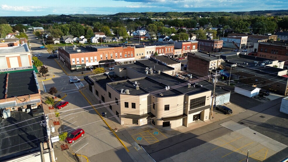 1001 Superior Ave, Tomah, WI à vendre - Photo de l’immeuble – Image 1 sur 16