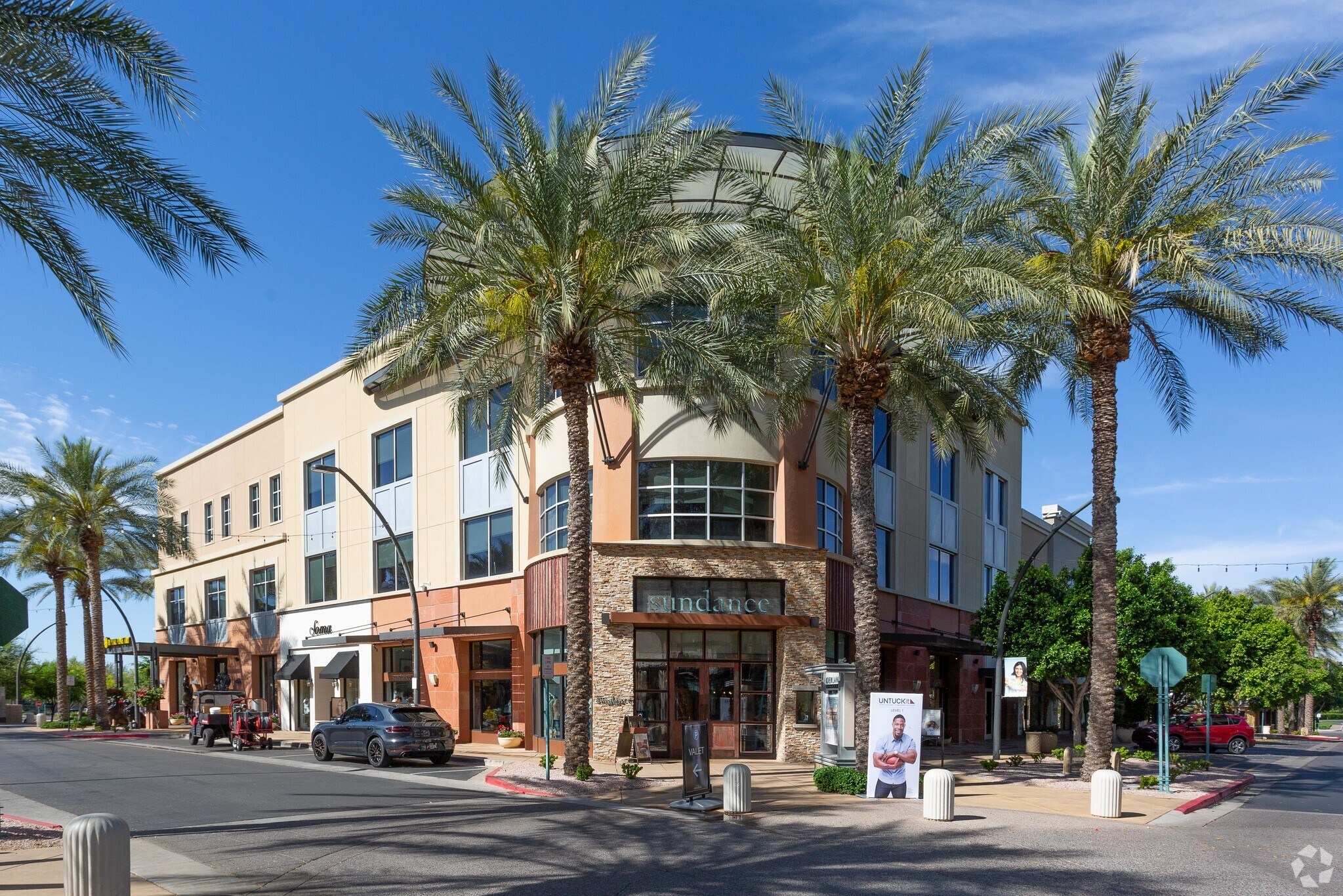 15220-15230 N Scottsdale Rd, Scottsdale, AZ à louer Photo de l’immeuble– Image 1 sur 15