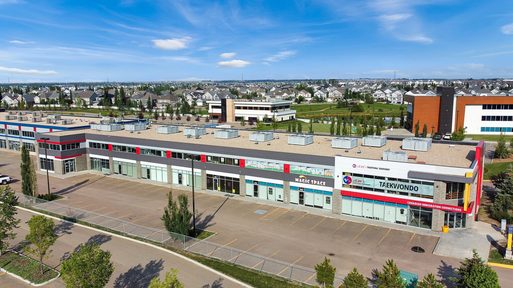 9040-9058 22nd Ave SW, Edmonton, AB à vendre Photo de l’immeuble– Image 1 sur 15