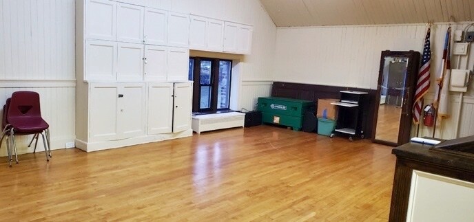 555 Advent St, Westbury, NY à louer - Photo intérieure – Image 3 sur 4