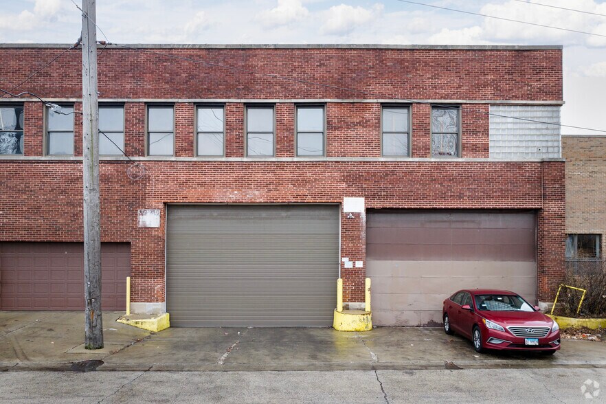 5841 W Dickens Ave, Chicago, IL à vendre - Photo de l’immeuble – Image 2 sur 3