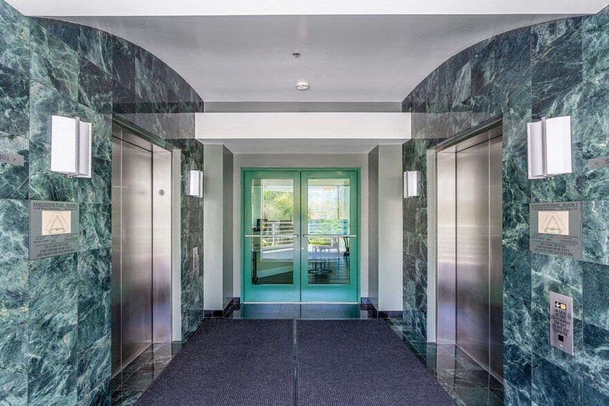 12396 World Trade Dr, San Diego, CA à vendre - Hall d’entrée – Image 3 sur 13