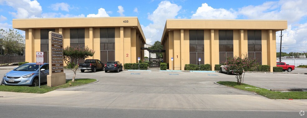 433 Kitty Hawk Rd, Universal City, TX à louer - Photo principale – Image 1 sur 11